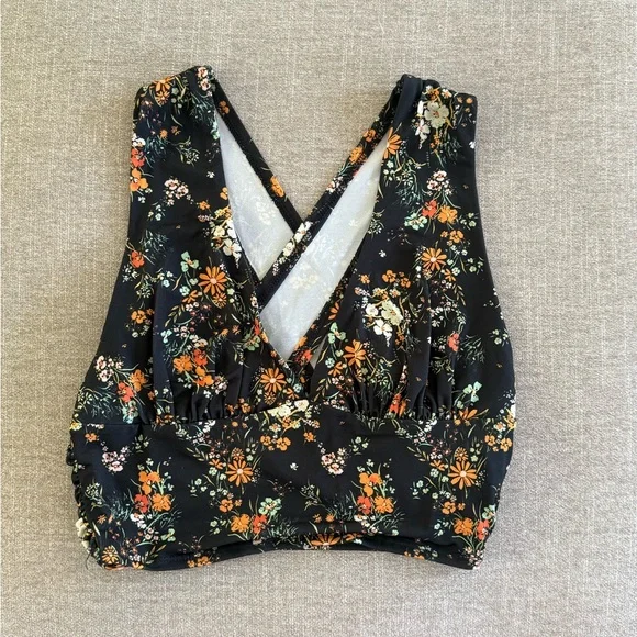 🌻 SLAYED Urban Outfitters Black Motif Floral Lace Trim Top-Small ✨ - Picture 6 of 9